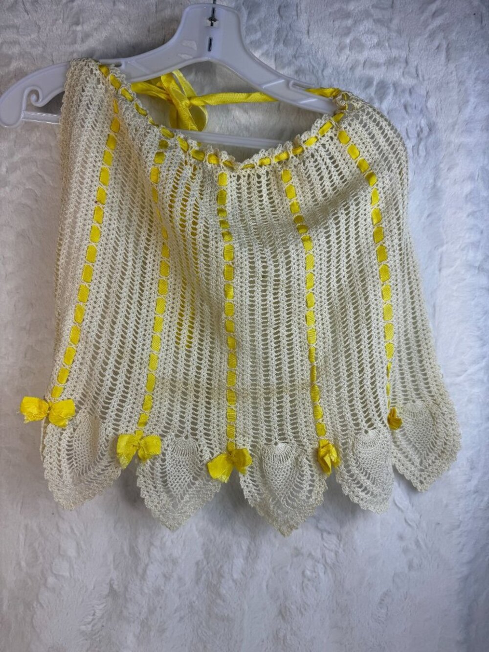 Vtg Handmade Crochet Cream & Yellow Ribbon Tie half apron With Scalloped Edges